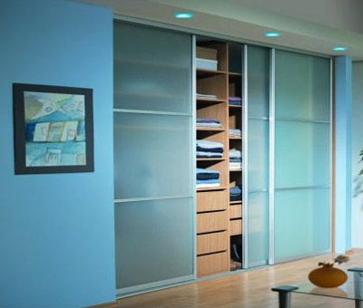 Almari Pakaian (Wardrobe)