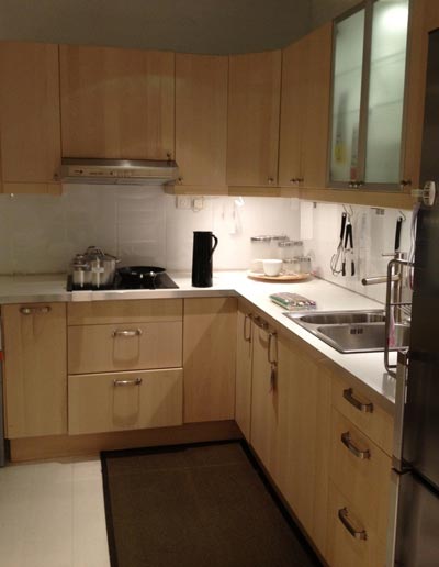 Kabinet Dapur dengan susun atur L.